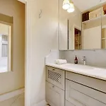 Historic Elegance In The Heart Of The Marais - 6P 2Bdr