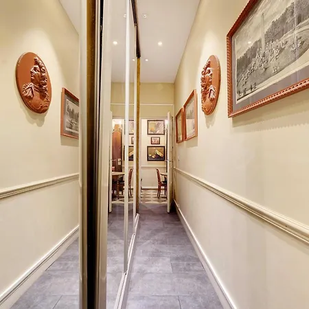 Historic Elegance In The Heart Of The Marais - 6p 2bdr Apartment