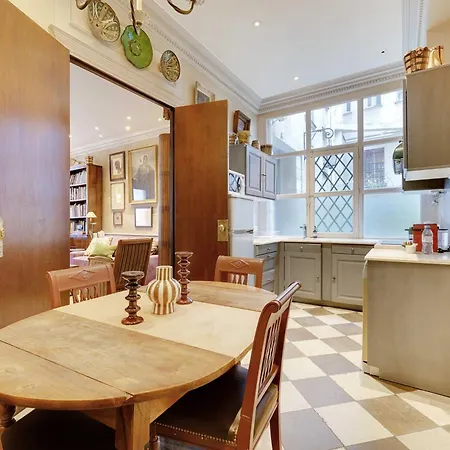 Historic Elegance In The Heart Of The Marais - 6p 2bdr Apartment Paris