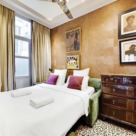 Historic Elegance In The Heart Of The Marais - 6p 2bdr Parigi