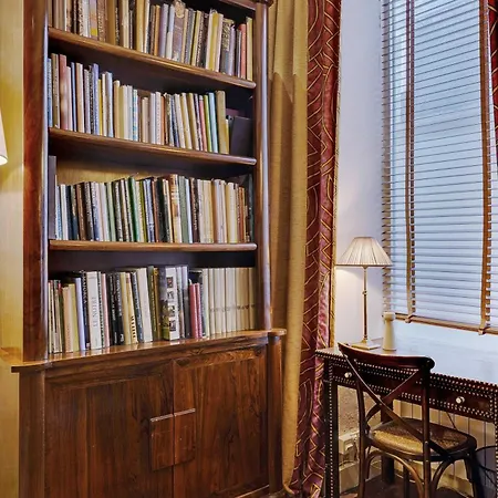 Historic Elegance In The Heart Of The Marais - 6p 2bdr